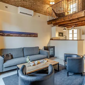 https://blackandwhitehome-poble-nou-playa.topbarcelonahotels.com
